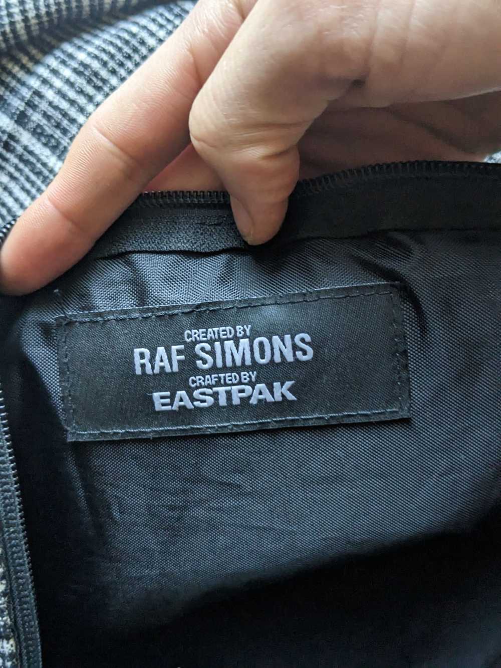 Eastpak × Raf Simons FW18 Sling Bag - image 9