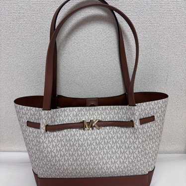 Michael Kors tote bag in white/brown. - image 1