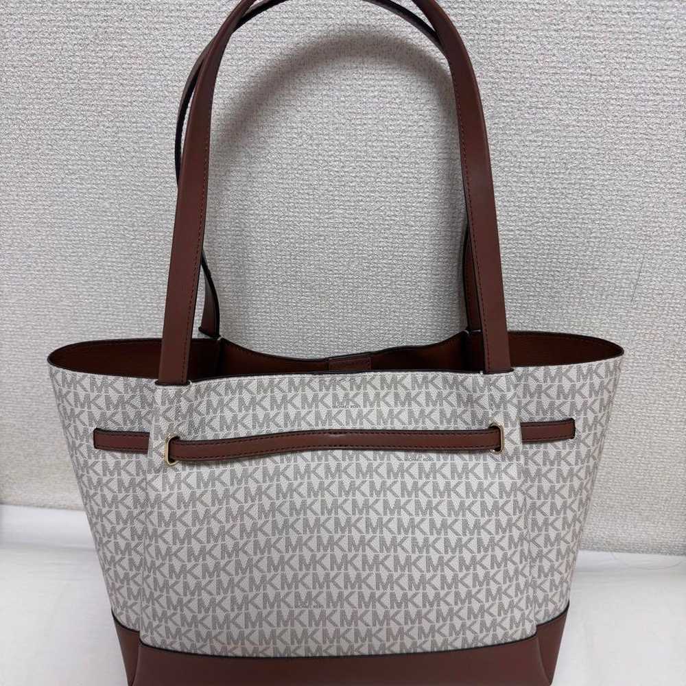 Michael Kors tote bag in white/brown. - image 2