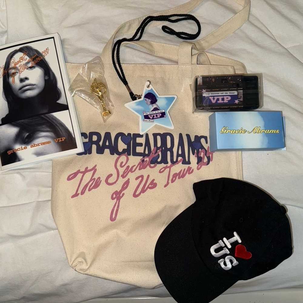 Gracie Abrams vip bundle - image 1