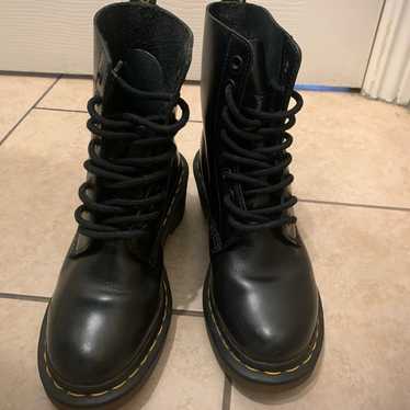 DR. MARTENS 1460 Womens Boots