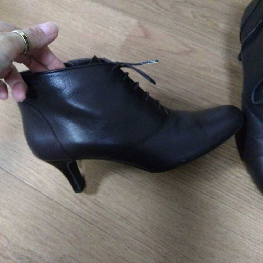 Himiko water massage brown ankle boots. - image 4