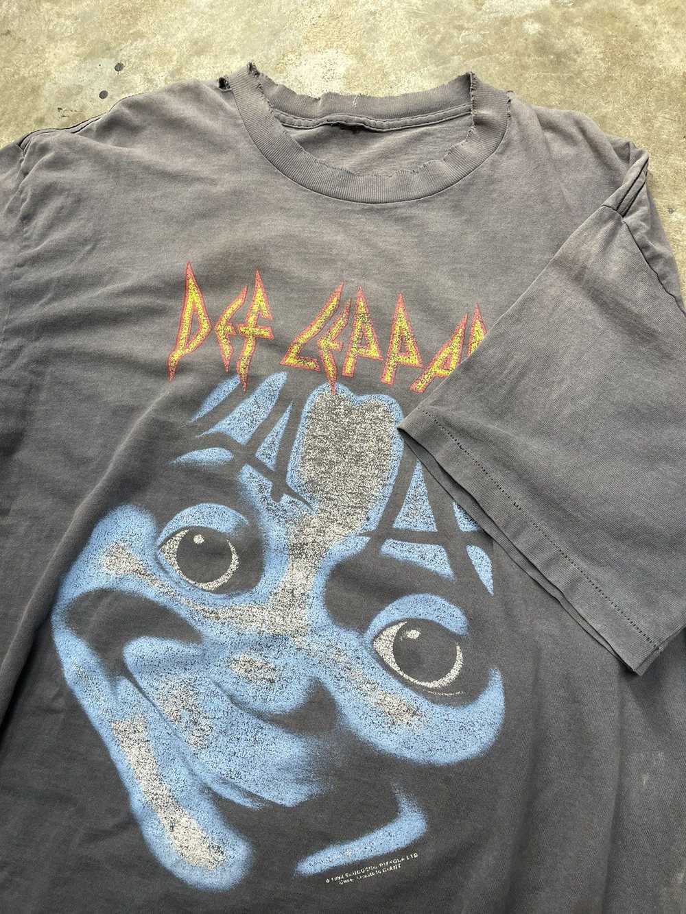 Perfect Fade 90’s Def Leppard Shirt - image 4