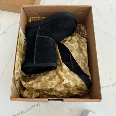 Toddler Ugg size 6