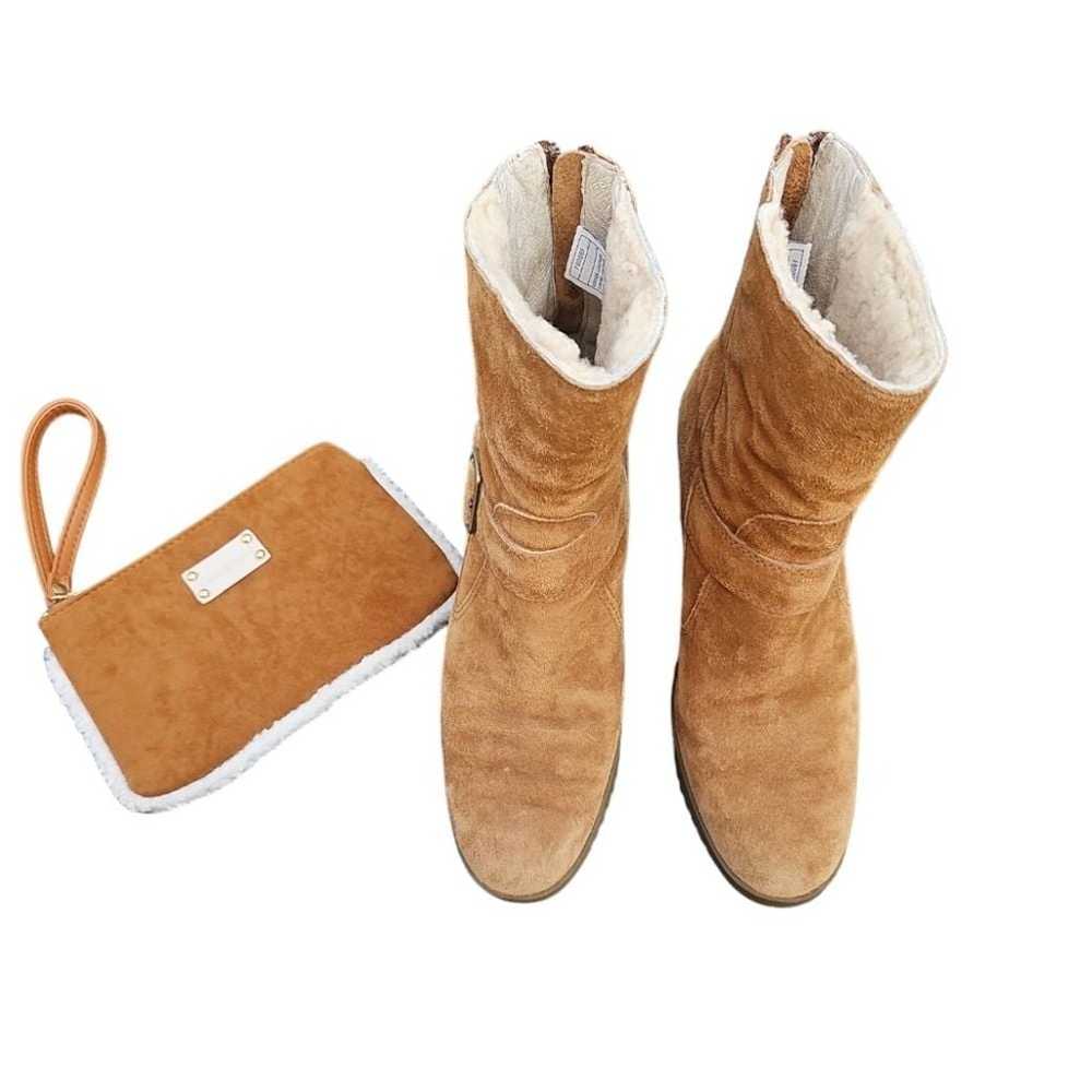 UGG Boots and bearpaw cosmetic bag bundle - image 2