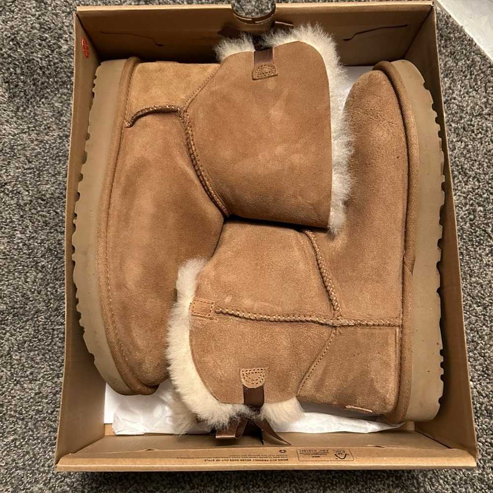 UGGS - image 1