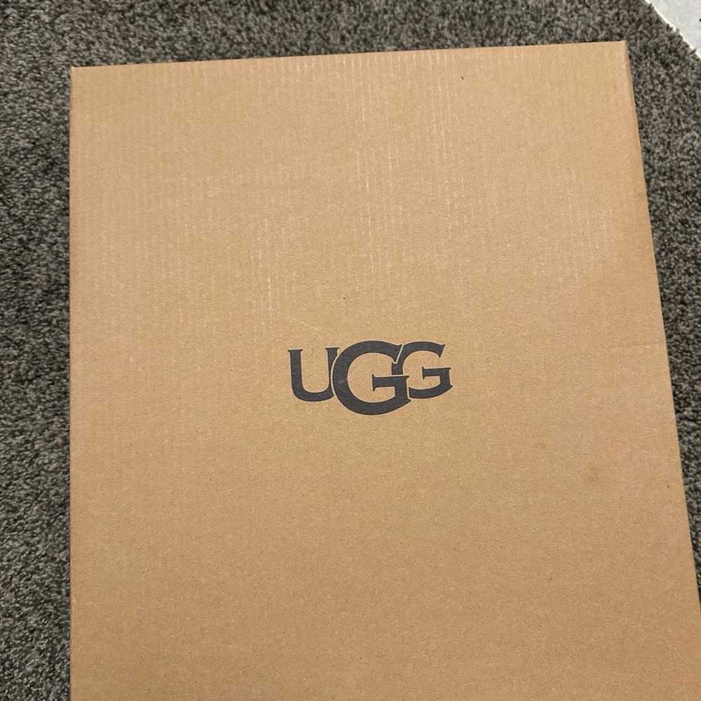 UGGS - image 5