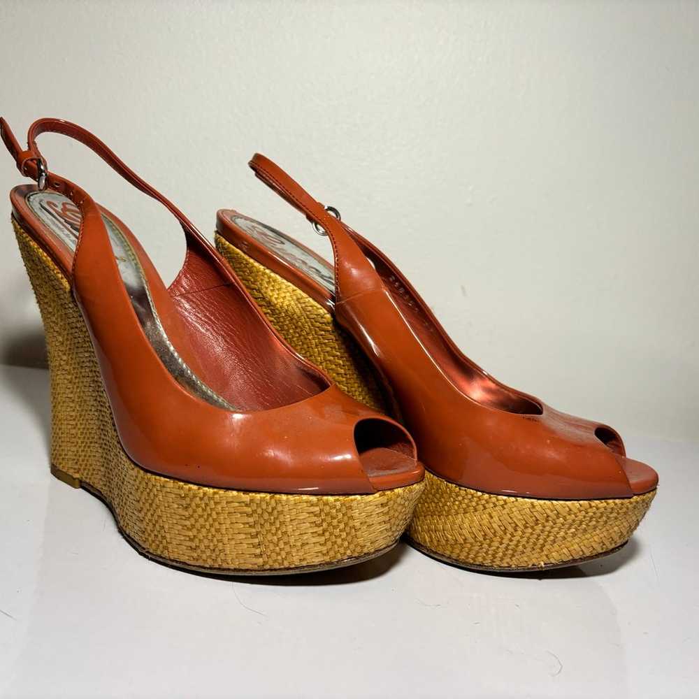 Vintage Gucci coral patent leather wedges - image 2