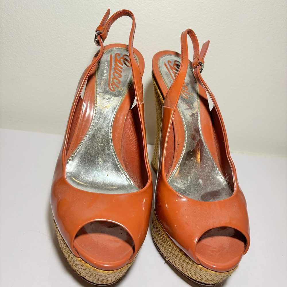 Vintage Gucci coral patent leather wedges - image 3