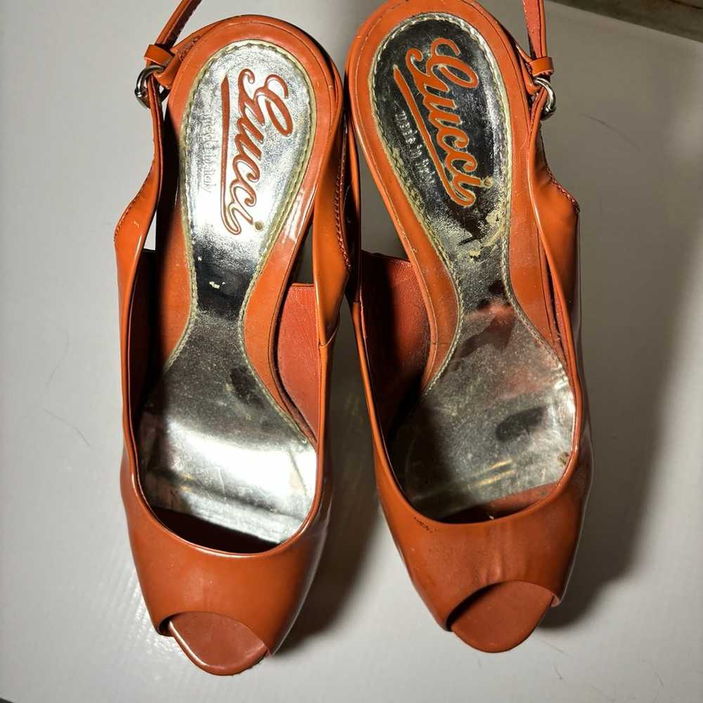 Vintage Gucci coral patent leather wedges - image 8