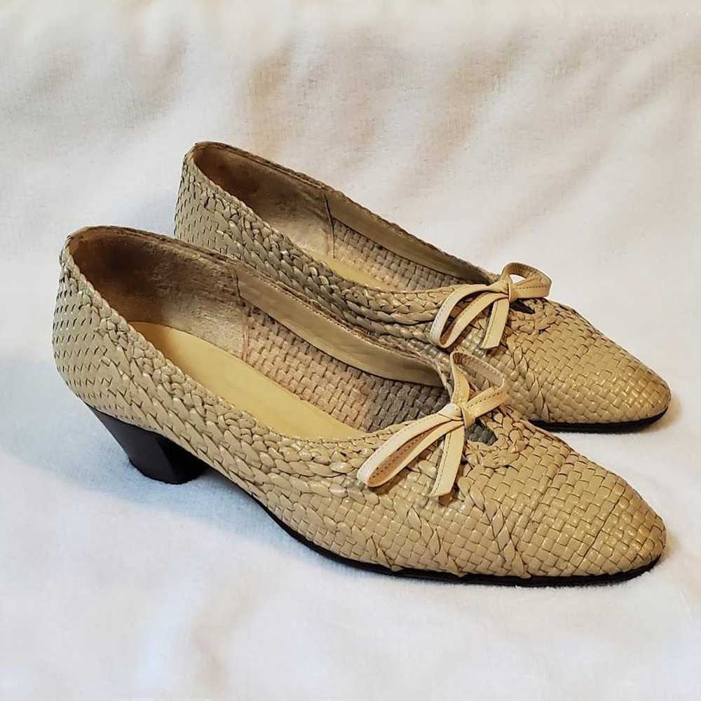 GINZA Yoshinoya beige pumps, 23cm, Excellent cond… - image 2