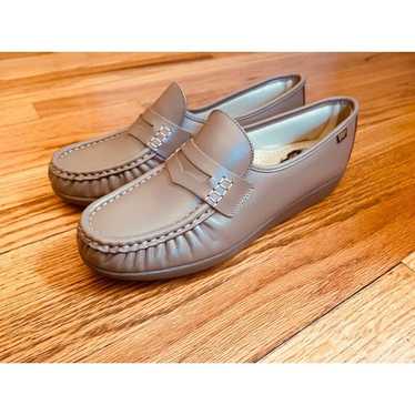 SAS Women's Classic Slip On Comfort Loafer NWOT sz