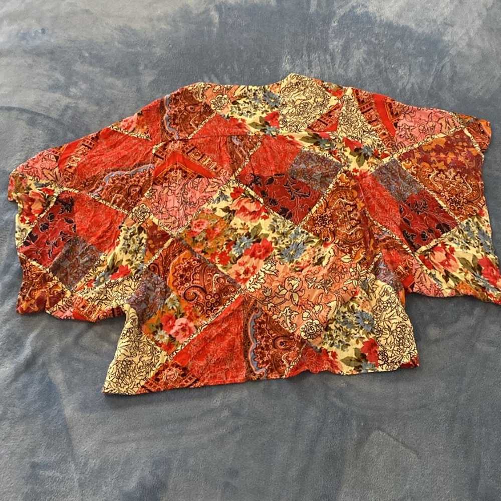 Vici floral PAISLEY print blouse cropped NWOT MED… - image 3