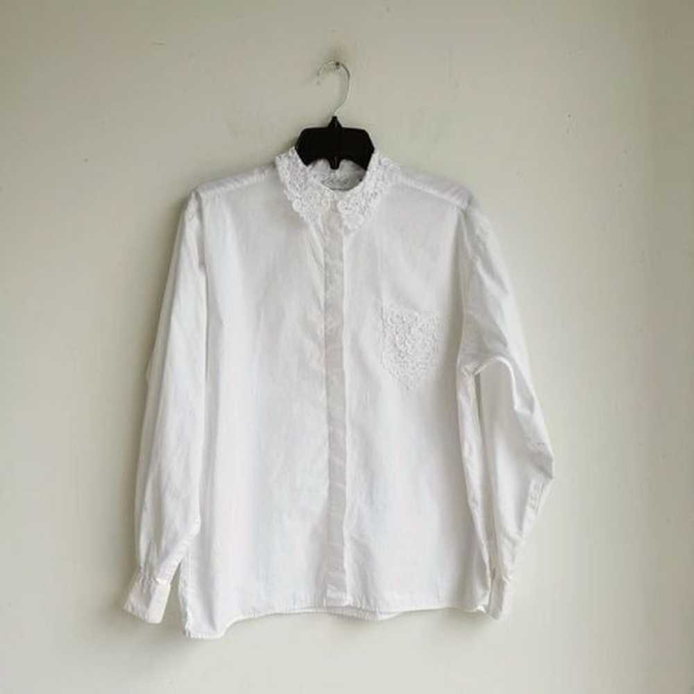 VINTAGE LORD & TAYLOR | White Lace Collar Button … - image 1