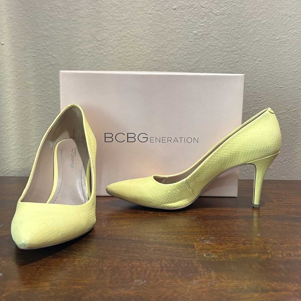 BCBGeneration Lemon Chiffon Pointed Toe Heel 8.5 - image 2