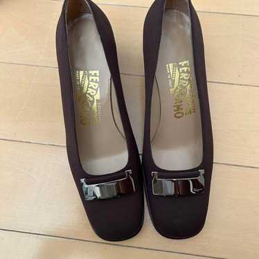 Ferragamo pumps, mid-heel, Fabric, logo plate. - image 1