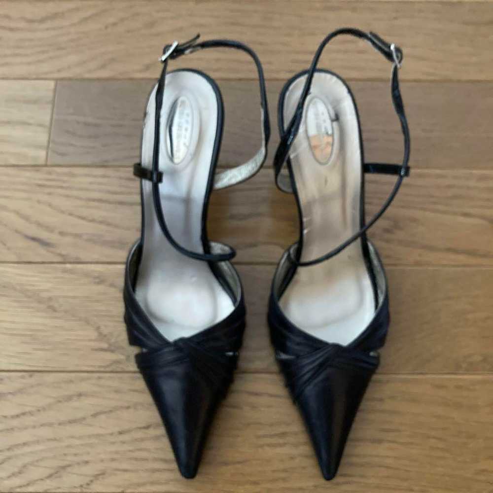 Black elegant pumps with 7cm heels. - image 9