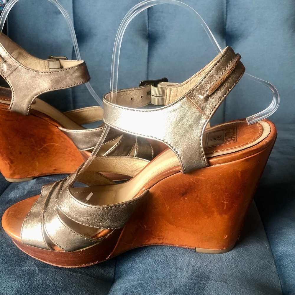 Frye Alexa Gold Metallic Strappy Leather Wedge Sa… - image 4