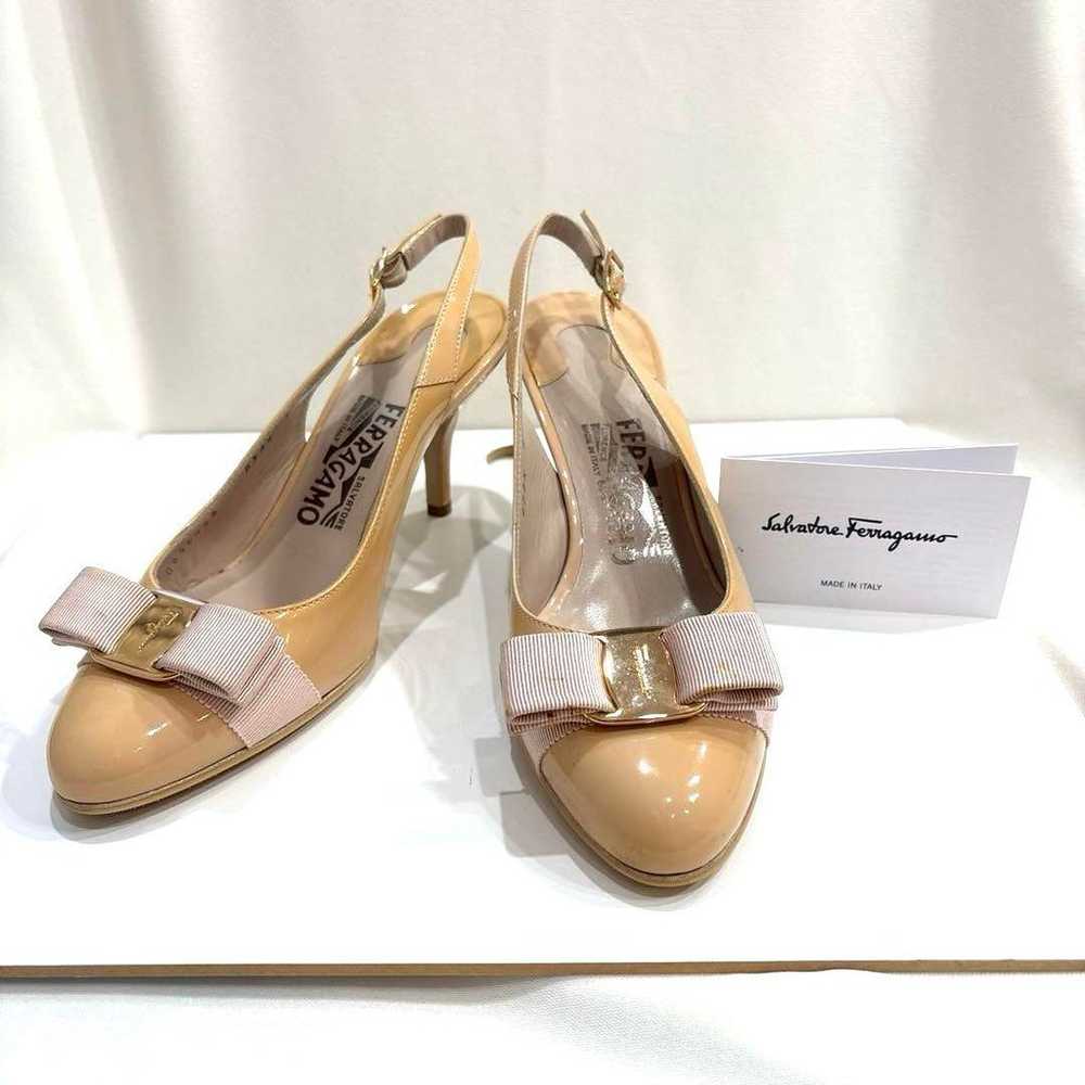 【Unused Class Price Reduction】Ferragamo Beige Pum… - image 1