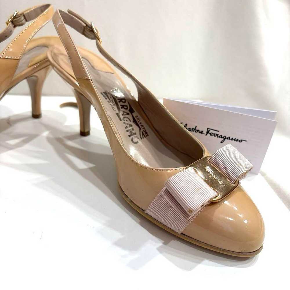 【Unused Class Price Reduction】Ferragamo Beige Pum… - image 2