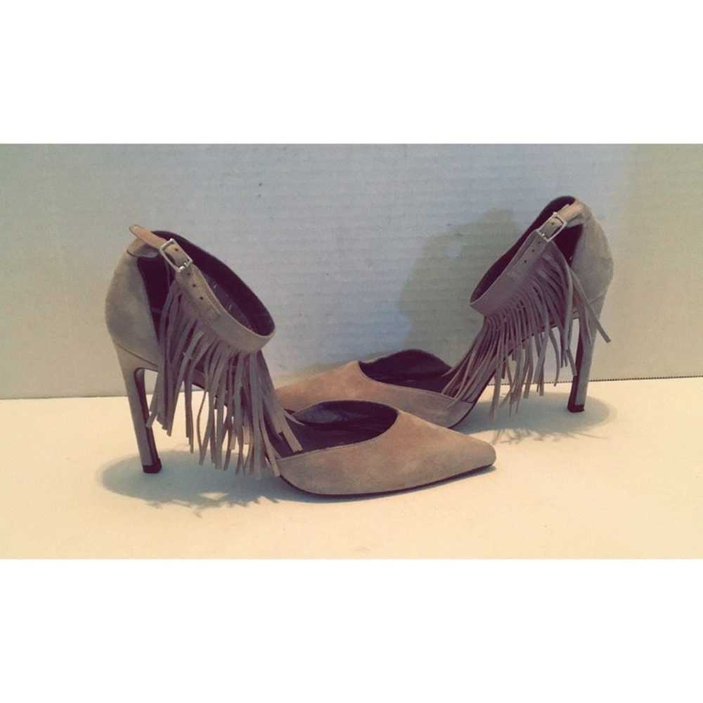 Stuart Weitzman Beige SUEDE FRINGY Ankle Strap 6.… - image 5