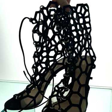 Lace-up heel