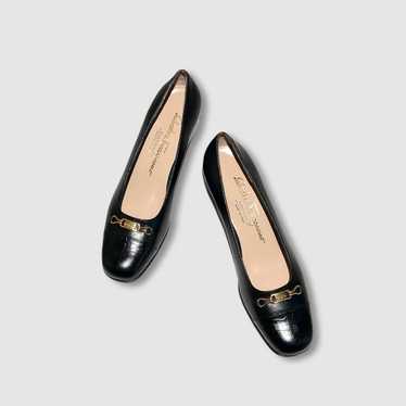 Salvatore Ferragamo Varina Gancini black pumps in… - image 1