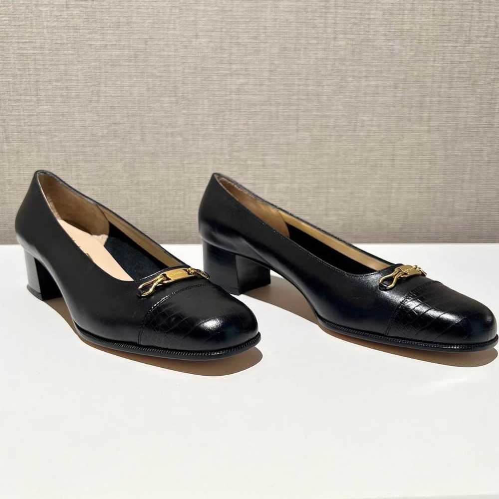 Salvatore Ferragamo Varina Gancini black pumps in… - image 3