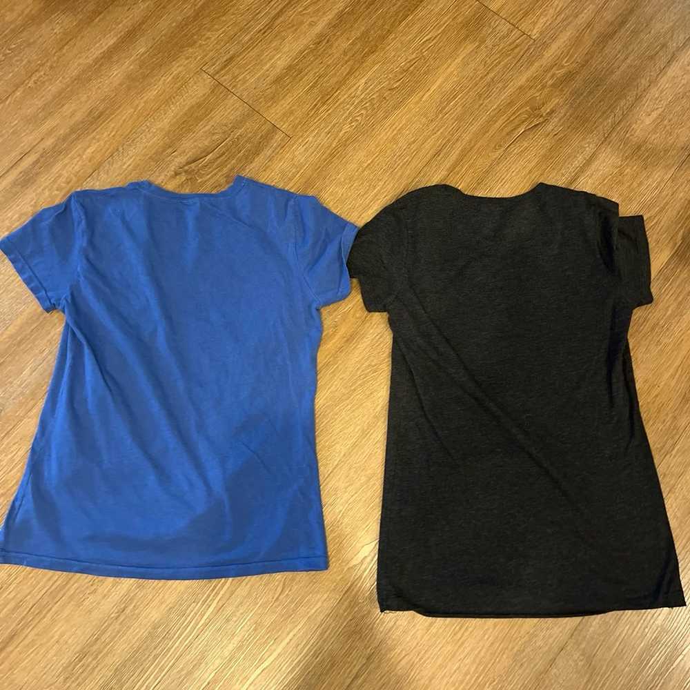 (2) Trendy tee shirts sz small - image 5