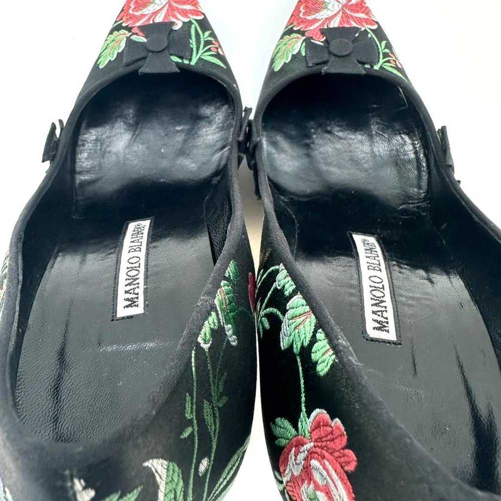 MANOLO BLAHNIK Satin Black Floral Embroidered Pum… - image 11