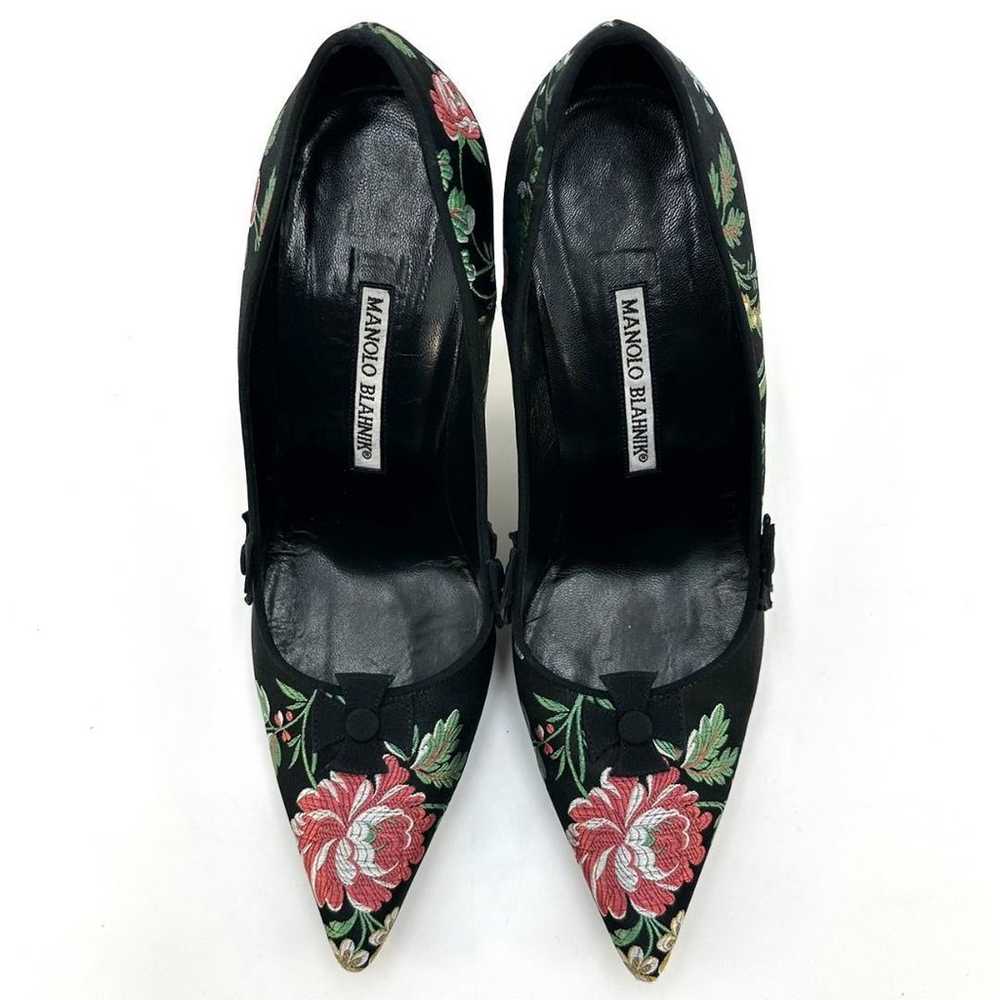 MANOLO BLAHNIK Satin Black Floral Embroidered Pum… - image 4