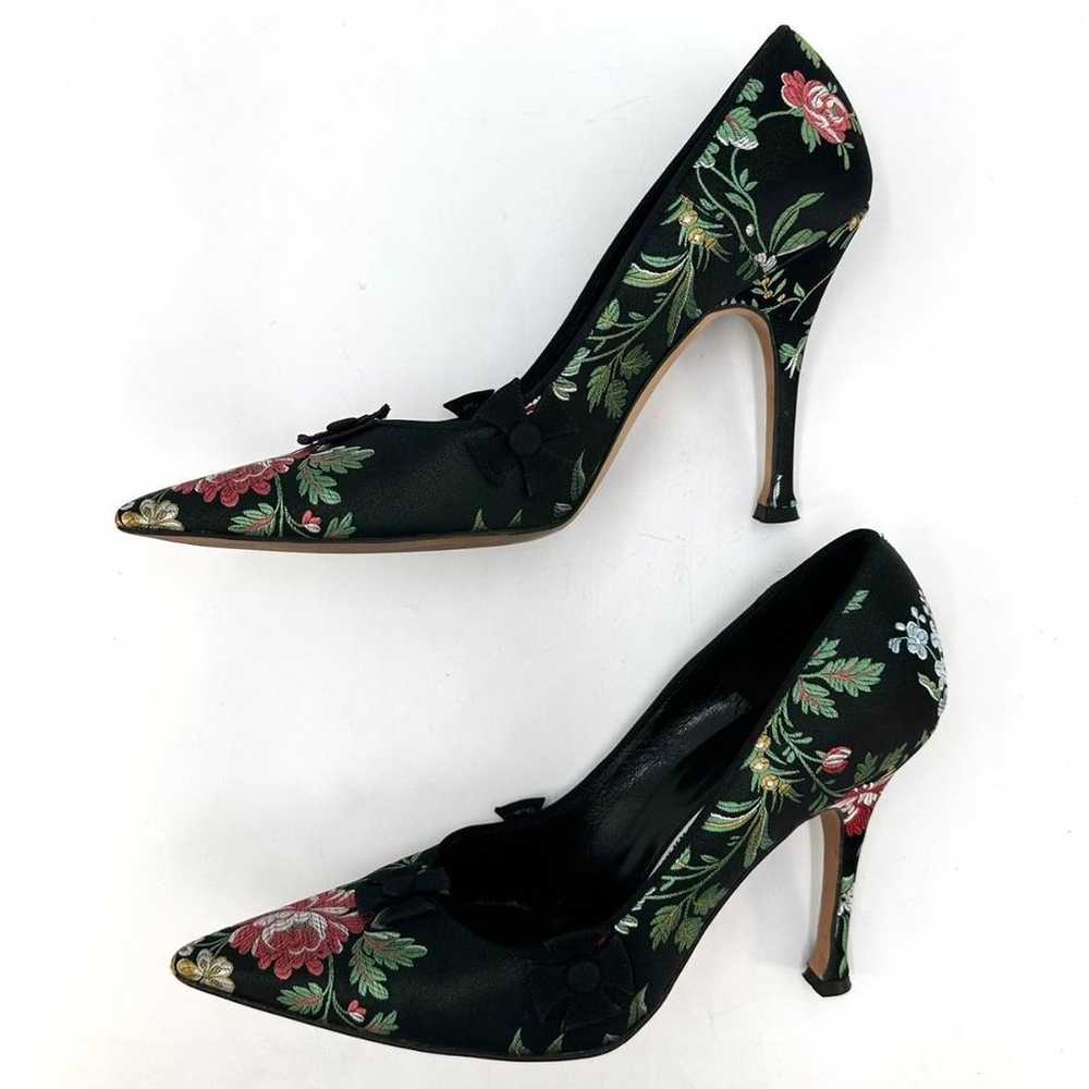 MANOLO BLAHNIK Satin Black Floral Embroidered Pum… - image 6