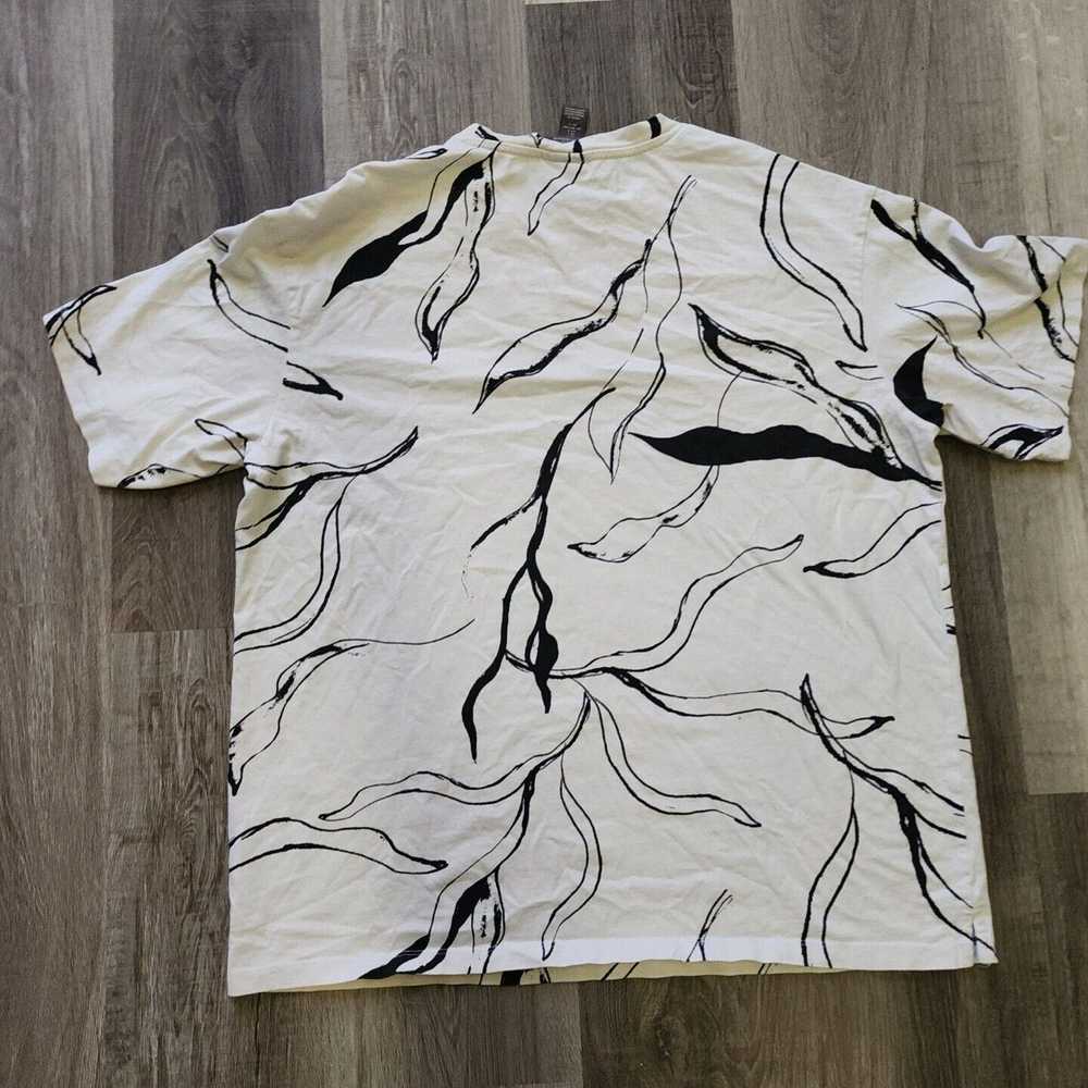 H&M H&M Men's L White Leaf Print Relax Fit SS T-S… - image 2