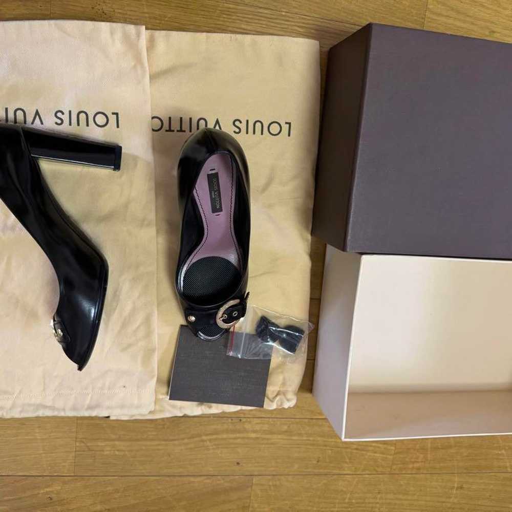 LOUIS VUITTON black leather pumps with heels. - image 3