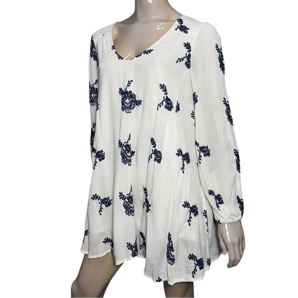 Free People Women’s Size S White Navy Blue Embroi… - image 4