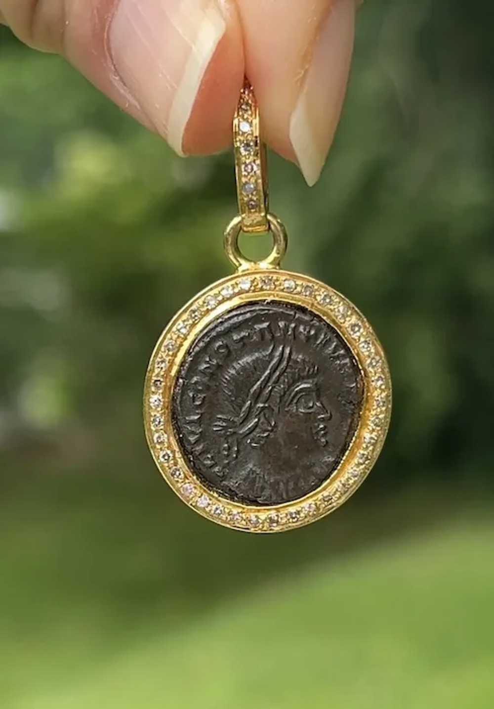 Vintage 18K Yellow Gold Antique Roman Coin Medall… - image 3