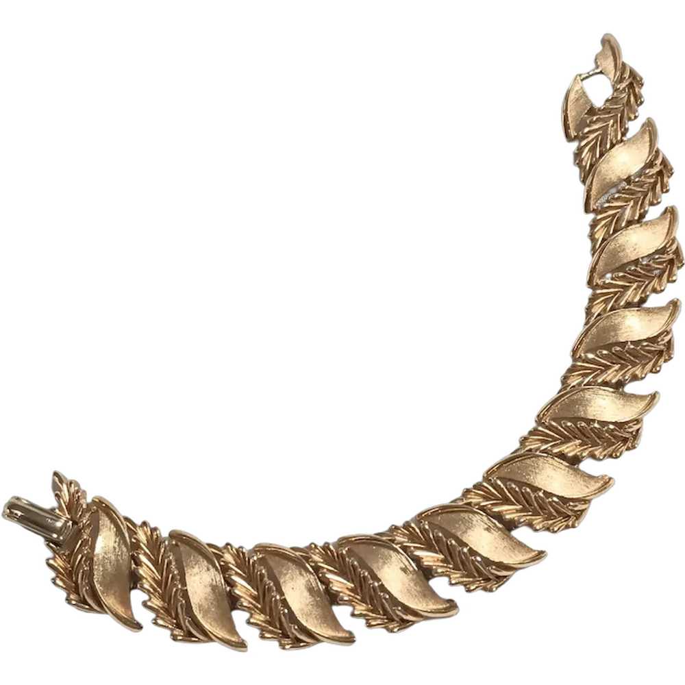 Trifari articulated gold tone bracelet feather le… - image 1