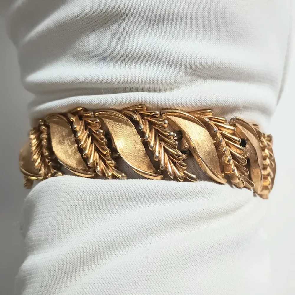 Trifari articulated gold tone bracelet feather le… - image 6