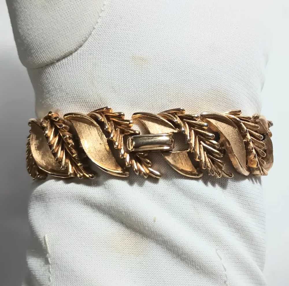 Trifari articulated gold tone bracelet feather le… - image 7