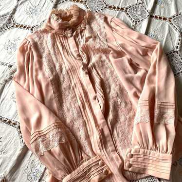 Showa retro frilly blouse in salmon pink.