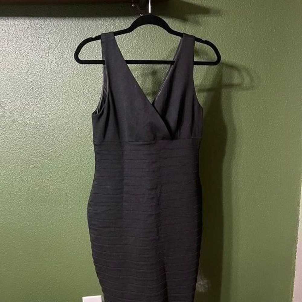 Express medium sleeveless black sexy vencí dress - image 2