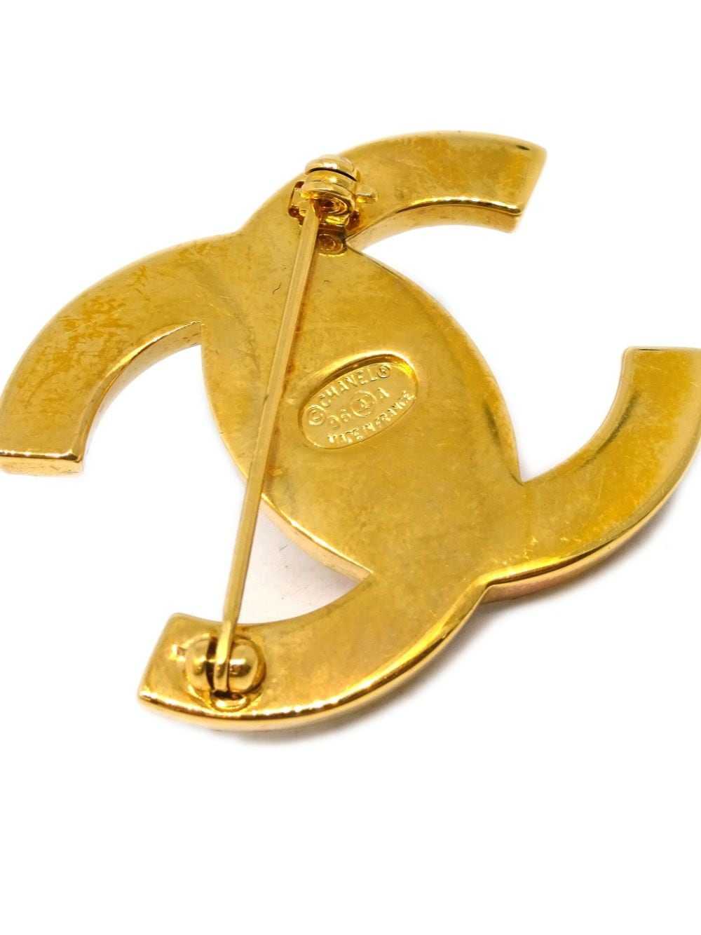 CHANEL Pre-Owned 1996 CC turn-lock brooch - Gold - image 3