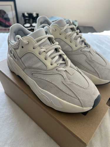 Adidas × Yeezy Season Adidas Yeezy Boost 700 Analo