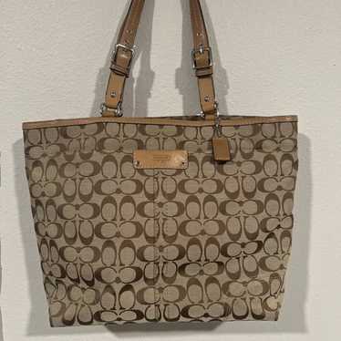 COACH shops Hampton signature tote