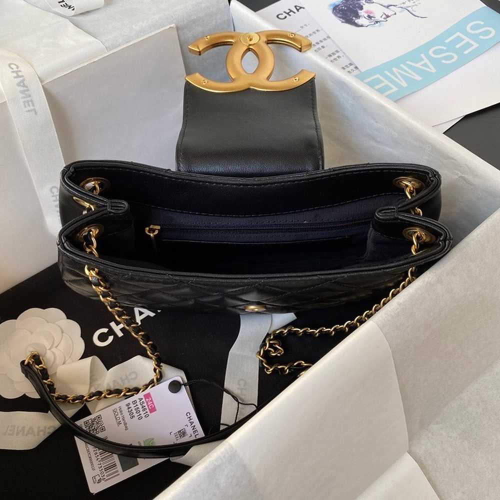 Chanel shoulder bag - image 6