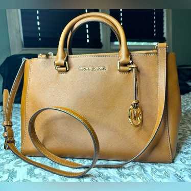 *EUC* MICHAEL Michael Kors Saffiano newest Leather Small Tote Bag