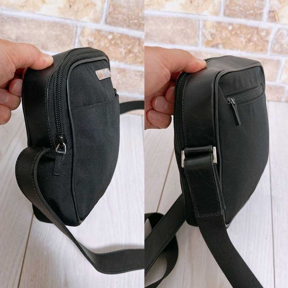 "Fine Quality" GUCCI Shoulder Bag. - image 2