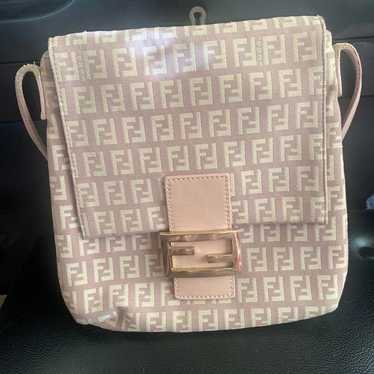 Fendi shoulder bag in pink beige.