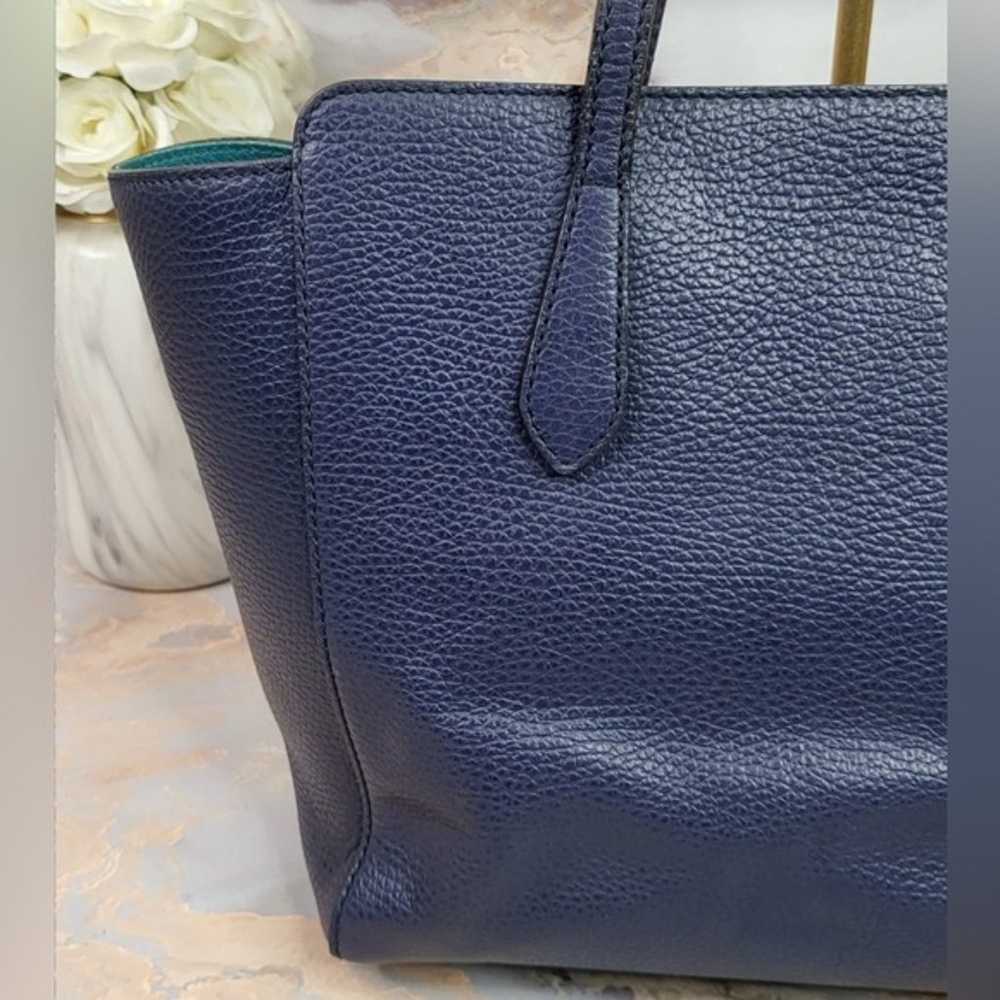 Gucci pebbled swing tote bag blue - image 10