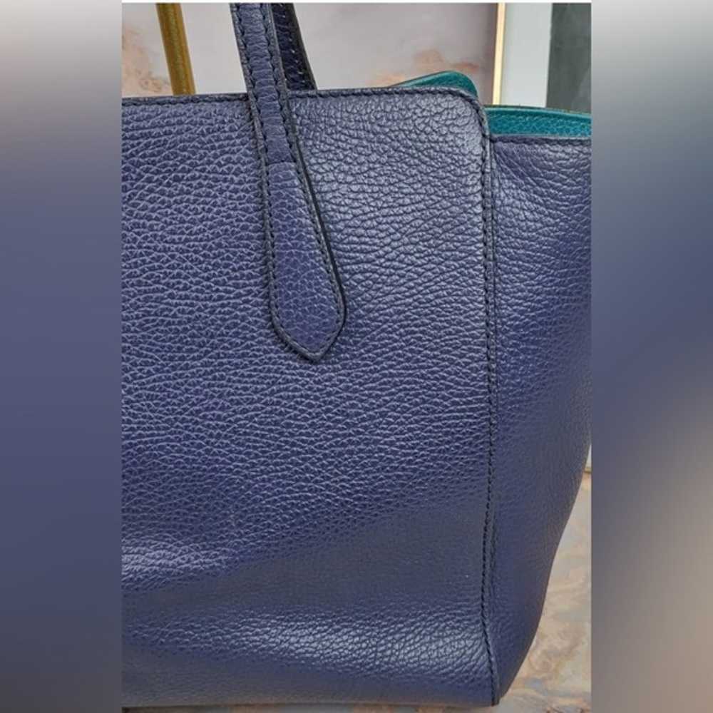 Gucci pebbled swing tote bag blue - image 7